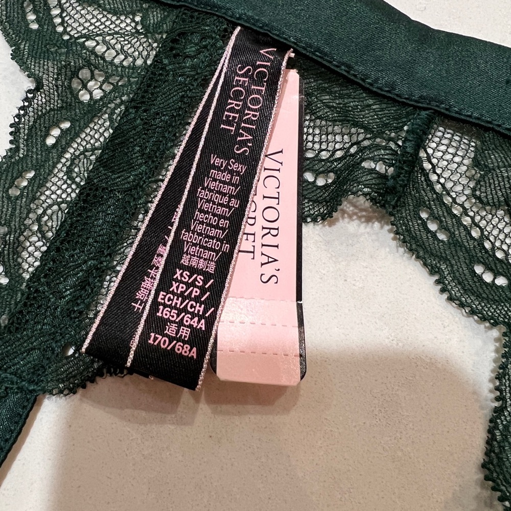 Victoria’s Secret Very Sexy Shine Strap Lace Garter Belt - Picture 9 of 10